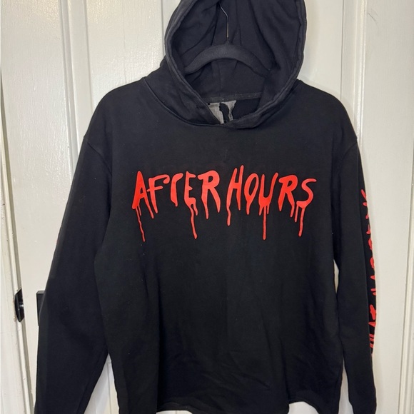 Vlone Men's Red and Black Hoodie siz 
Medium. - Picture 3 of 11